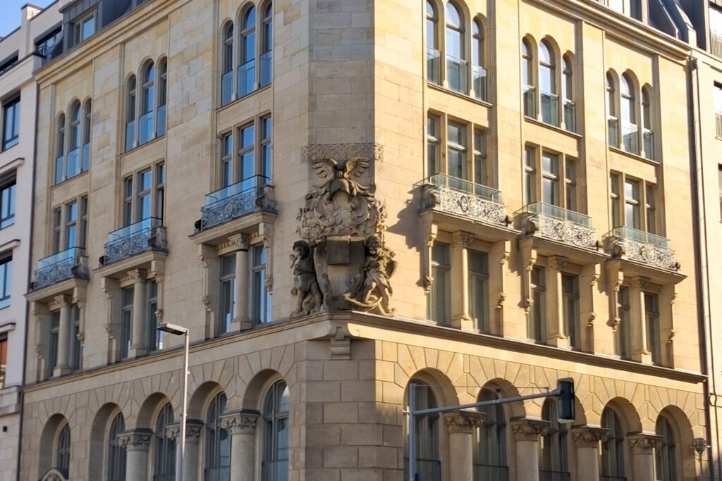 Eckgebäude an der Behrenstrasse 14-16 in Berlin